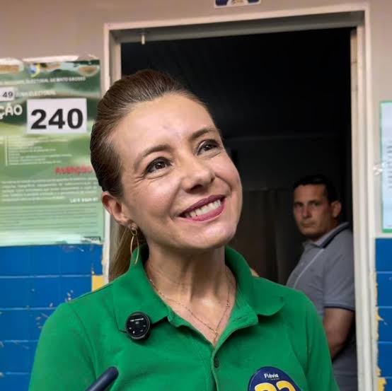 A prefeita eleita de Várzea Grande  Flávia Moretti concede coletiva nesta terça-feira