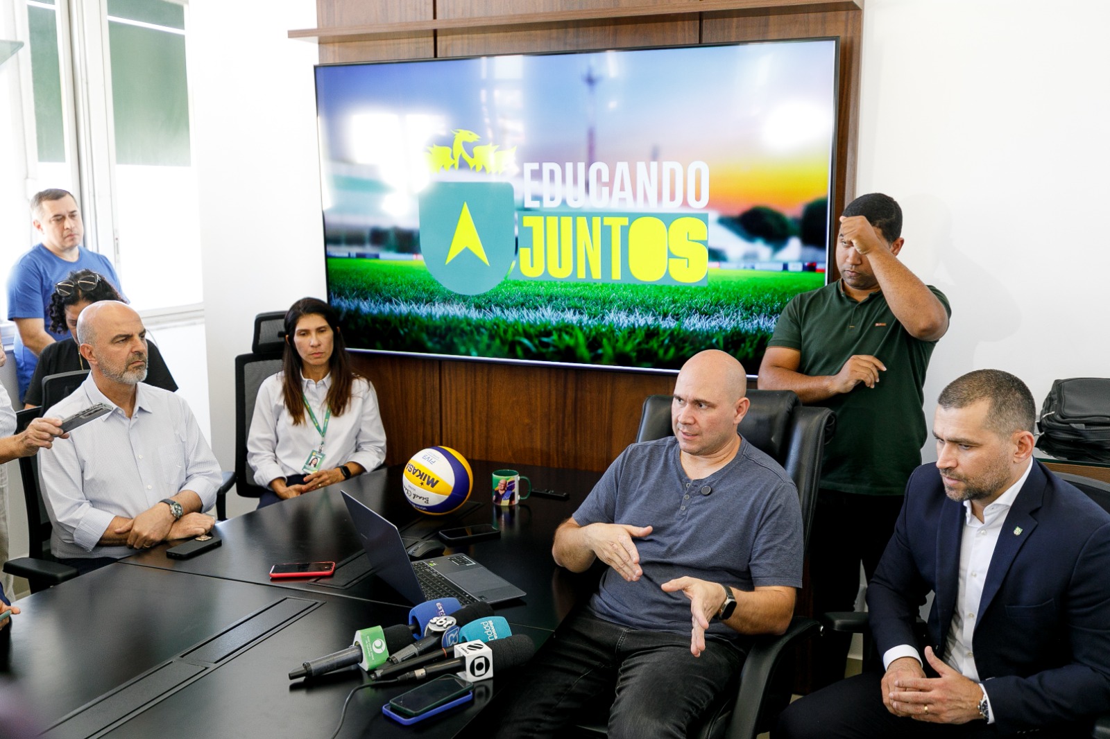 Abílio anuncia união das secretarias de Educação, Esporte e Cultura