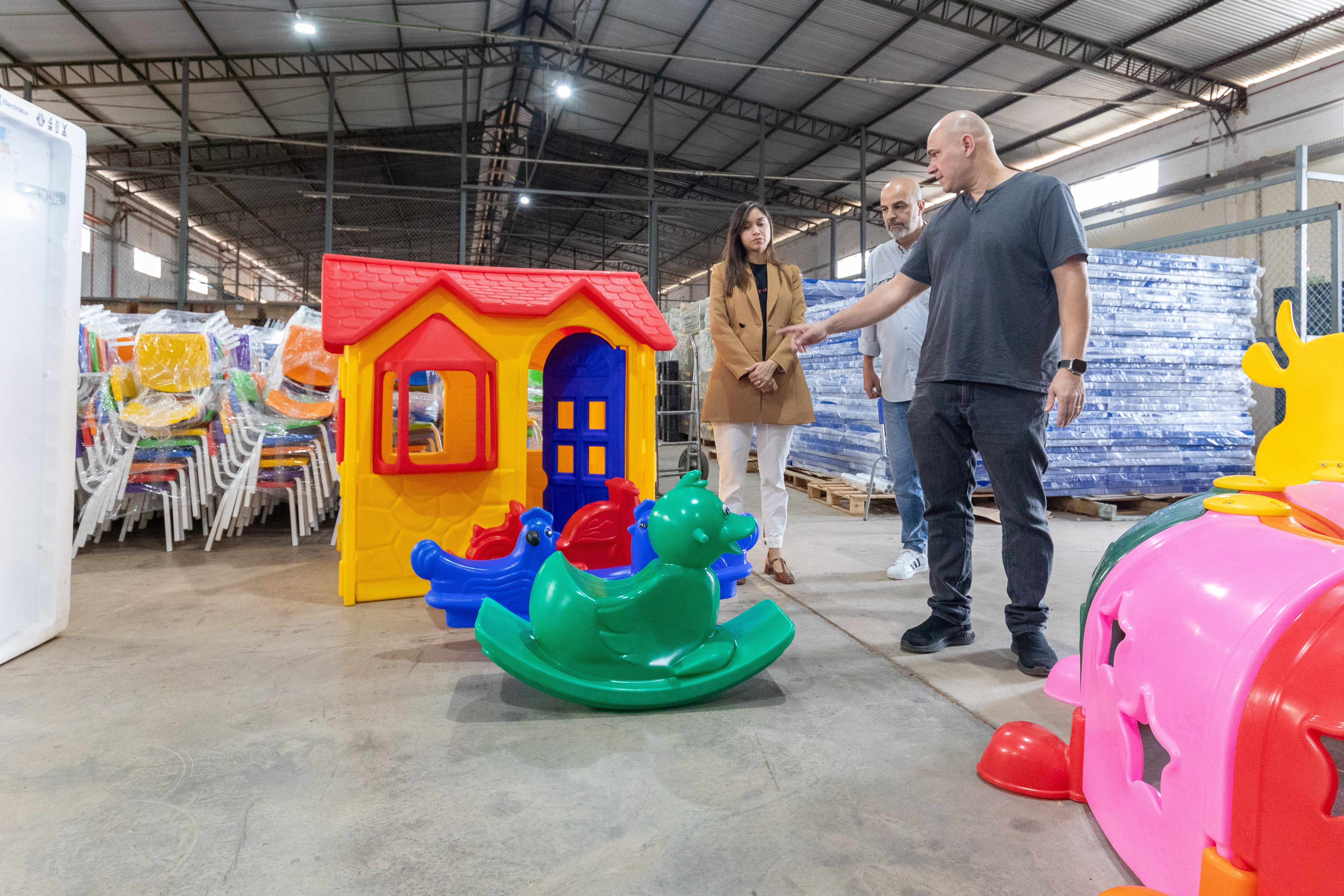 Abilio Brunini anuncia entrega de equipamentos a 100 escolas com investimento de R$ 40 milhões