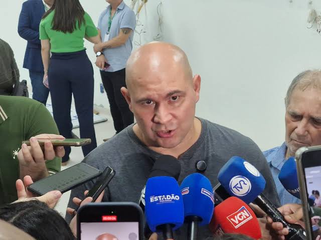 Abílio diz ver oposição com naturalidade e afirma ser “o primeiro fiscal” da própria gestão