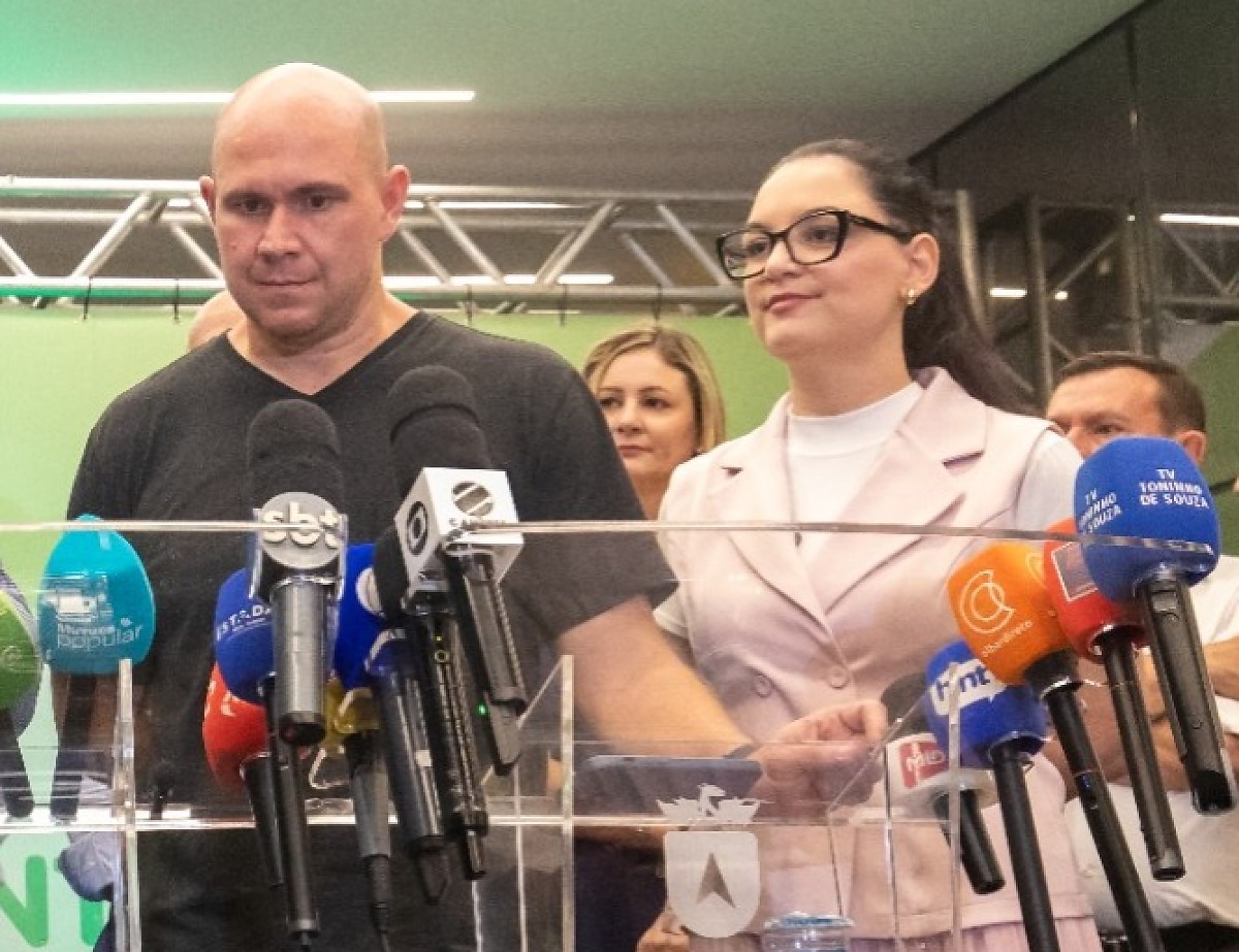 Abilio entrega liderança da Câmara para Samantha após saída de Dilemário
