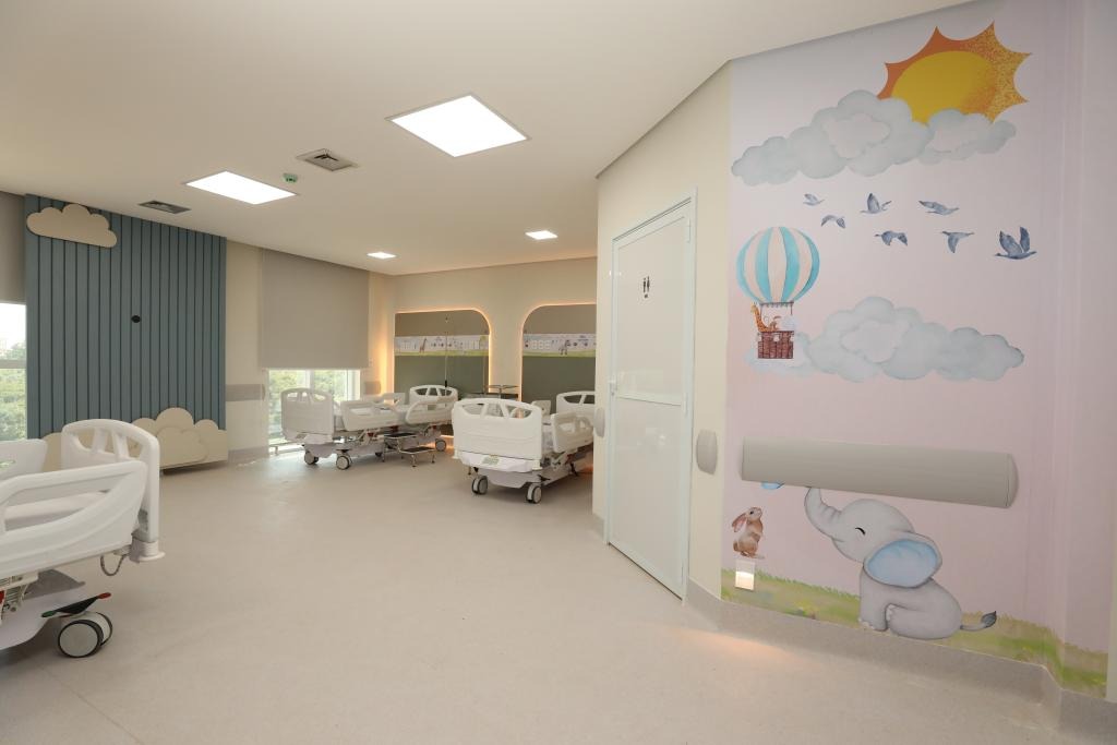 Abílio inaugura primeiro Centro Médico Infantil de MT com presença do governador