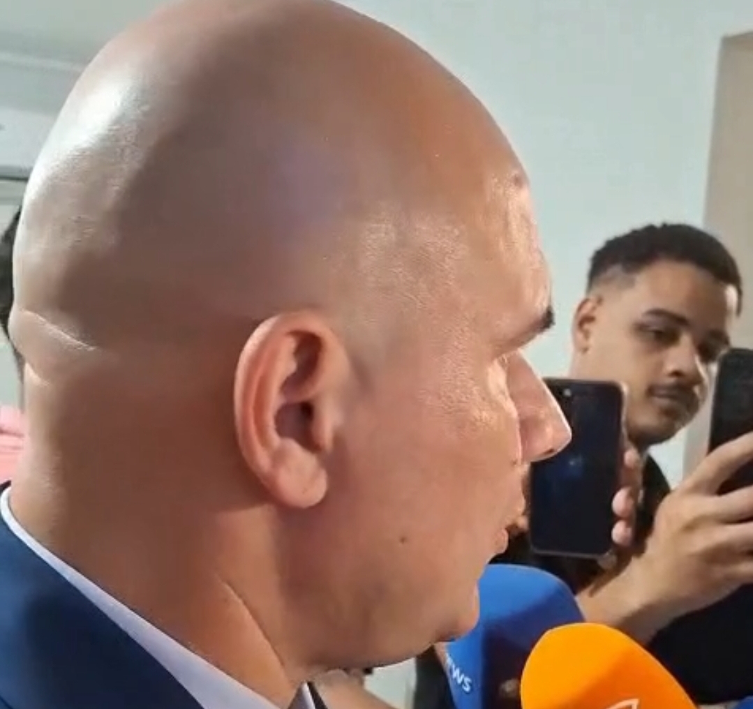 Abílio recua e garante o pagamento de férias dos professores