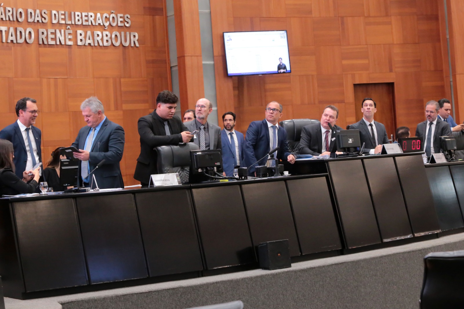 AL mantém veto de Mauro e servidores do Tribunal ficam sem aumento