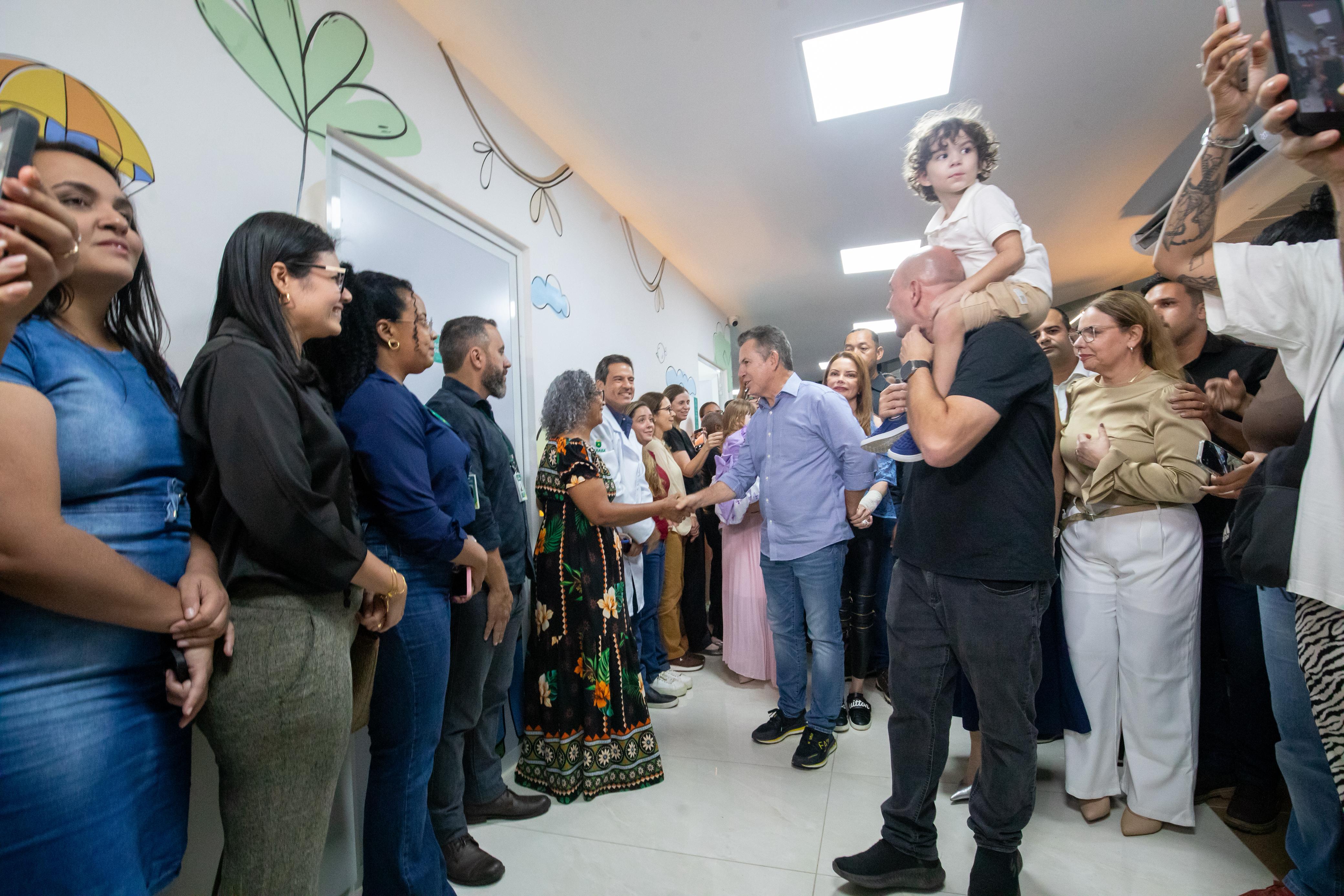Ao lado do governador, Abilio inaugura centro médico 100% pediátrico