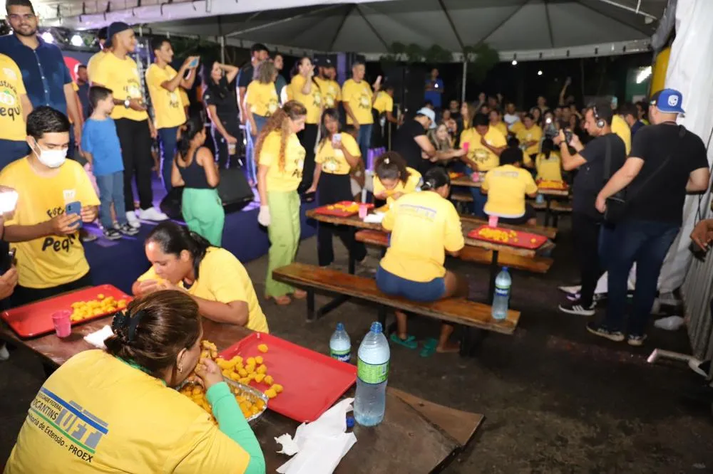 Após passar mal e ficar em hospital, mulher participa de competição em festival do pequi