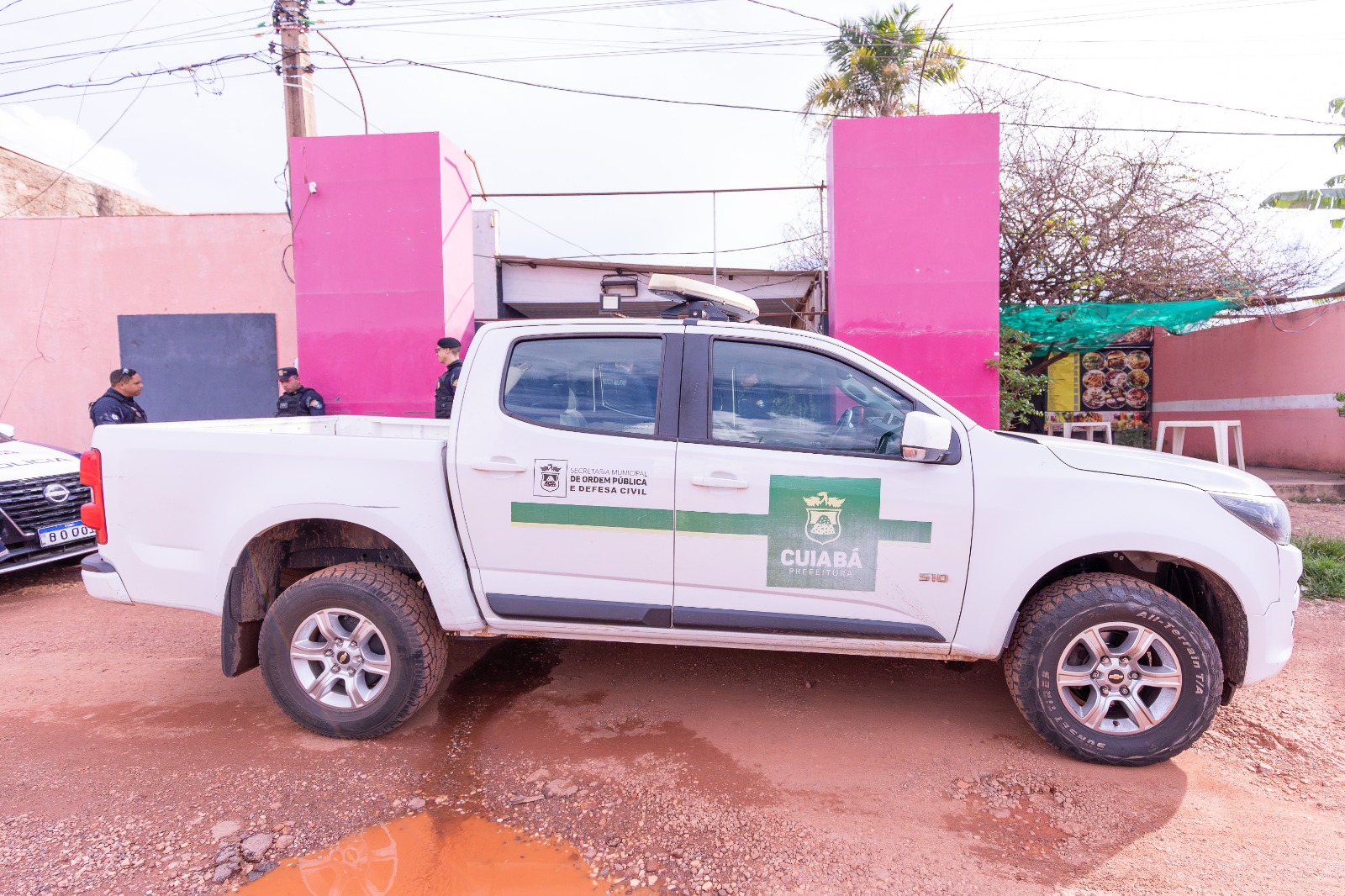 Bares insalubres e sem alvarás são interditados em Cuiabá