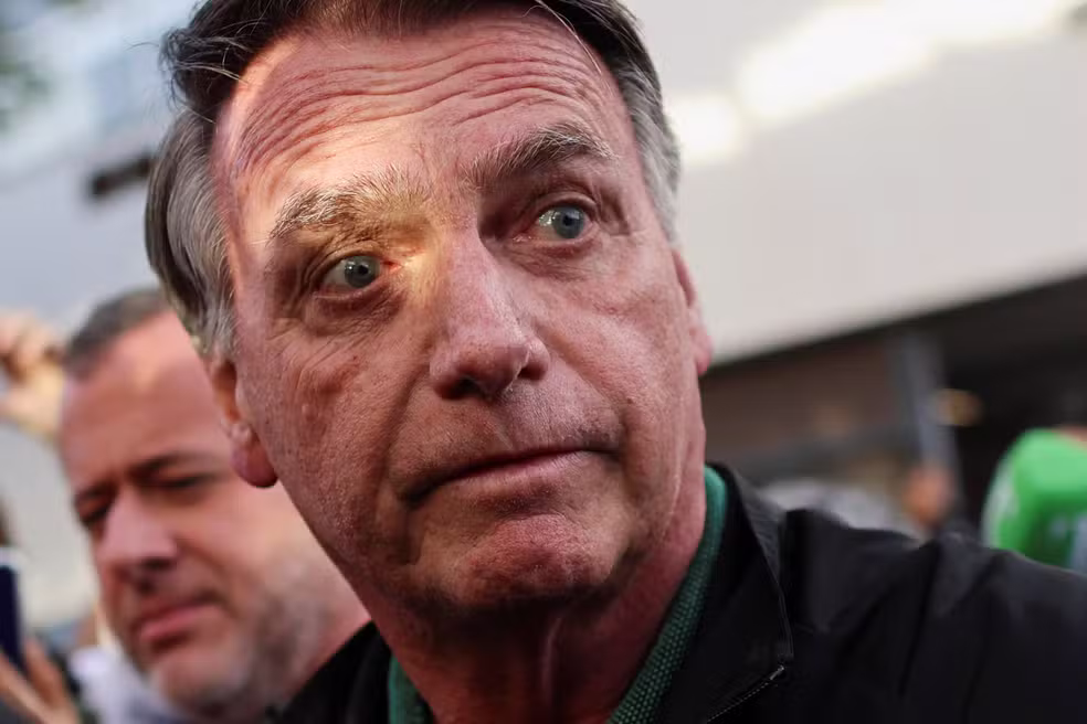 Bolsonaro passa por nova consulta de urgência e cancela agendas em todo o mês de julho