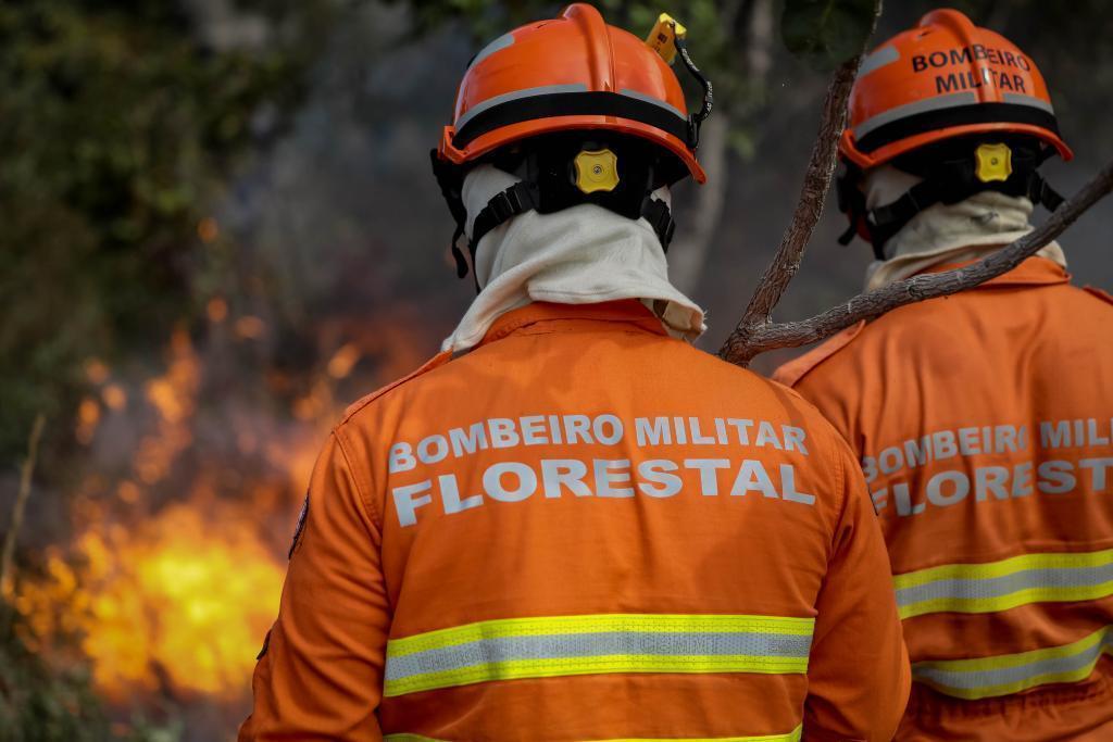 Bombeiros combate 13 incêndios florestais nesta sexta-feira (9)