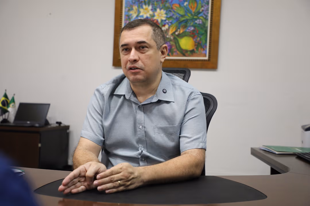 Bussiki rebate Amauri Monge e nega pedalada fiscal na Educação de Cuiabá