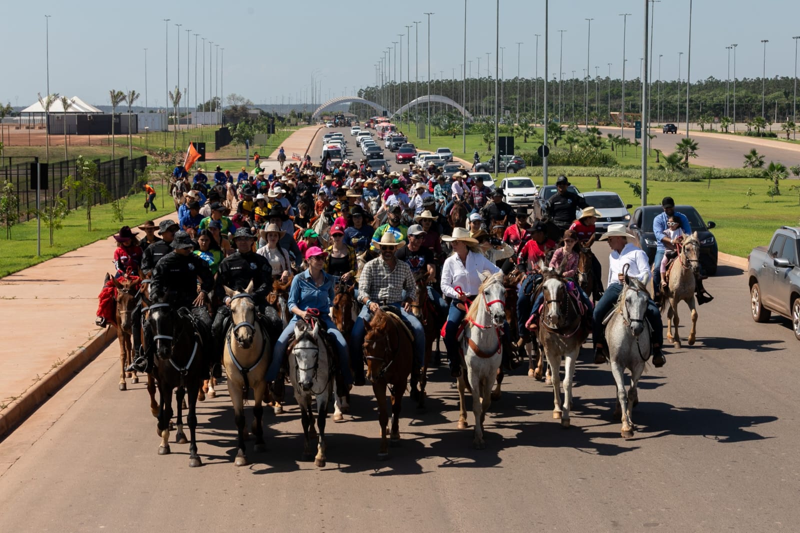 Cavalgada e Procissão de Caminhoneiros Encerram Mato Grosso AgroFestival com Tradição e Fé