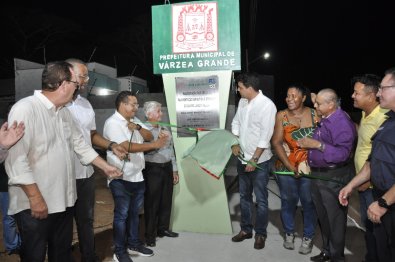 Bairros de Várzea Grande recebem da prefeitura obras de asfaltamento e drenagem