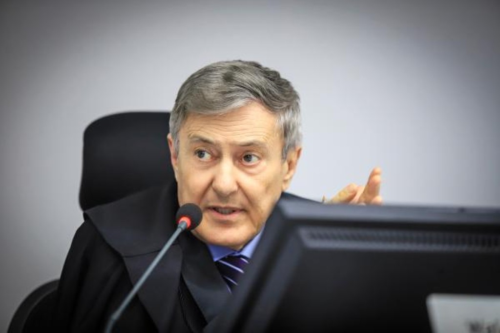 Conselheiro descarta aposentadoria e frustra articulação por vaga no TCE
