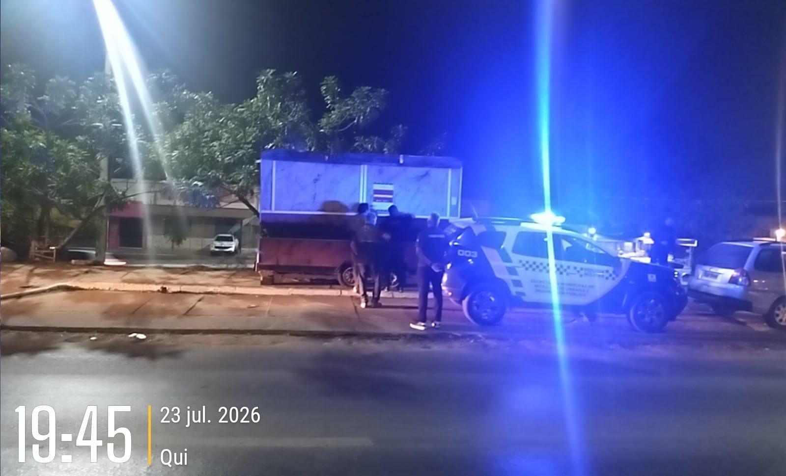 Cuiabá interdita seis trailers abandonados com prazo de cinco dias para remoção