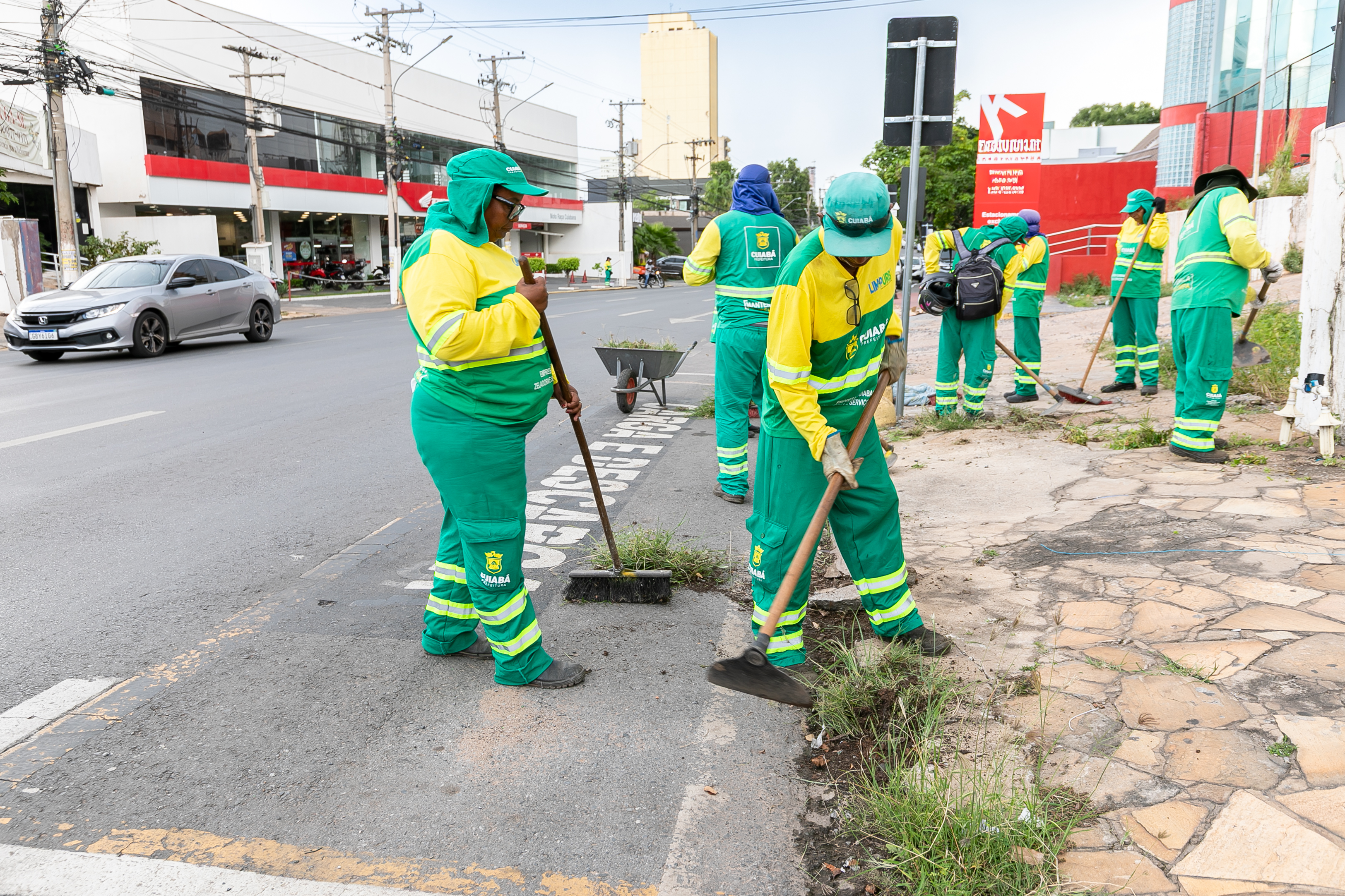 Cuiabá mobiliza 210 trabalhadores para limpeza dos locais de votação nas eleições