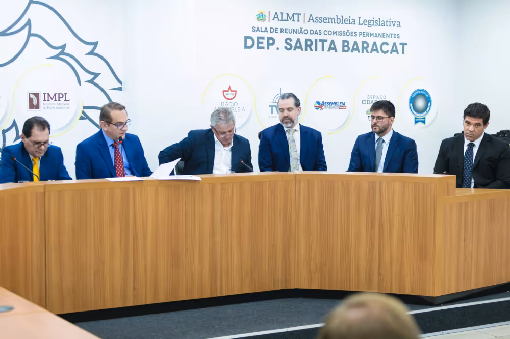Delegados ficam calados durante oitivas da CPI da Saúde