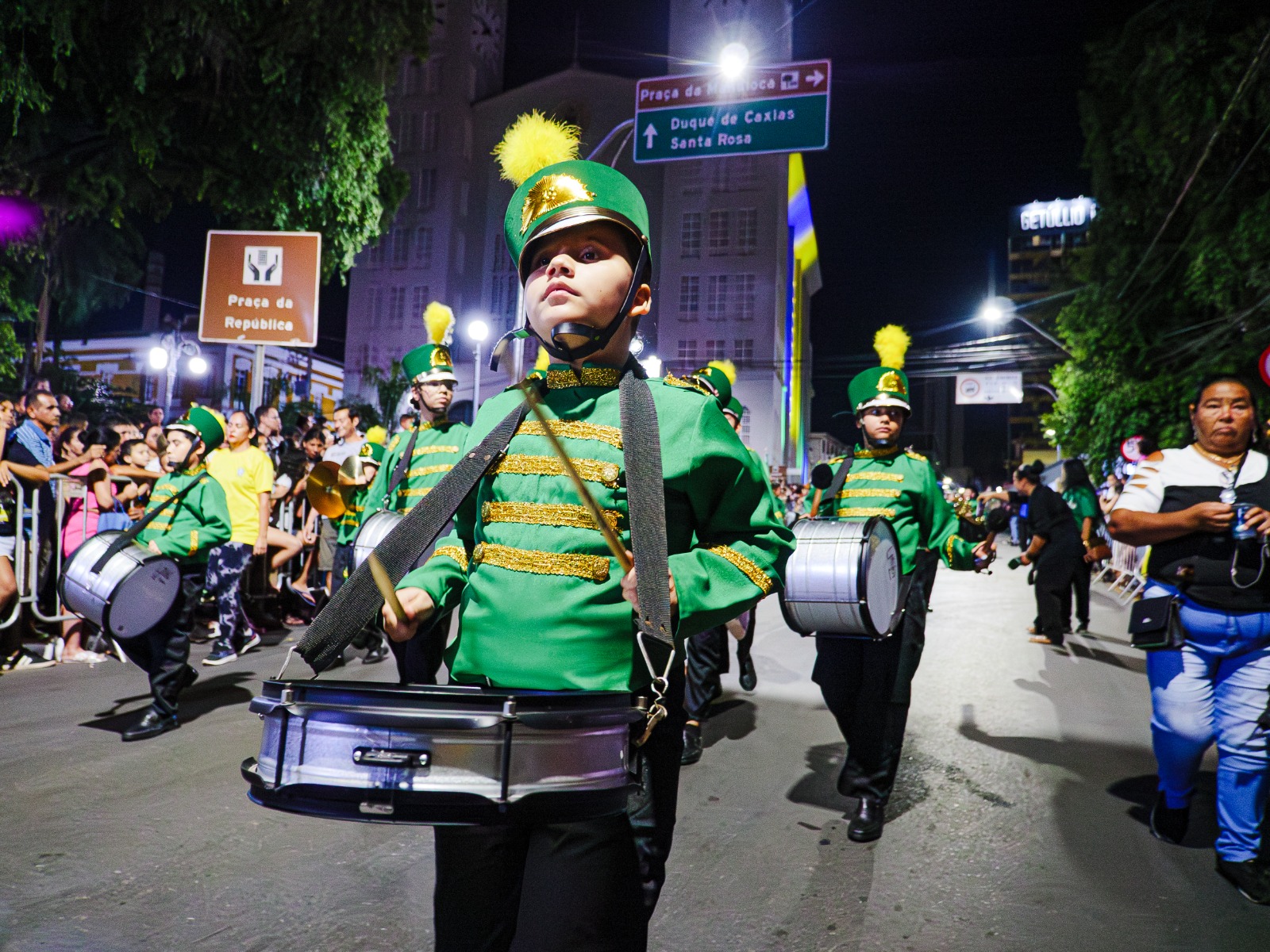 Desfile de 7 de Setembro em Cuiabá atrai 20 mil pessoas com novo horário noturno