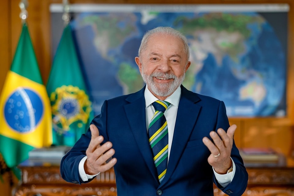 Direita dividida e tarifaço dos EUA dão fôlego para Lula a um ano da eleição