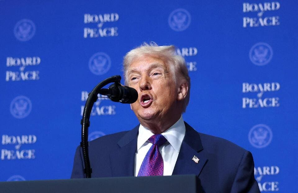 Donald Trump diz que vai aumentar para 15% tarifa global de importação