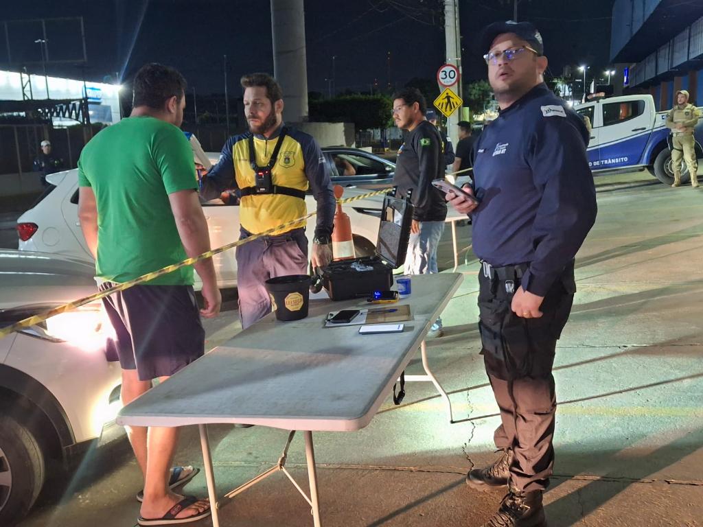 Doze condutores são presos e 36 veículos removidos em operações Lei Seca em Cuiabá
