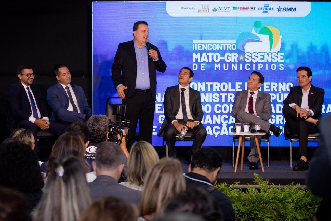 Em encontro na AMM, presidente da ALMT defende gestão técnica nos municípios