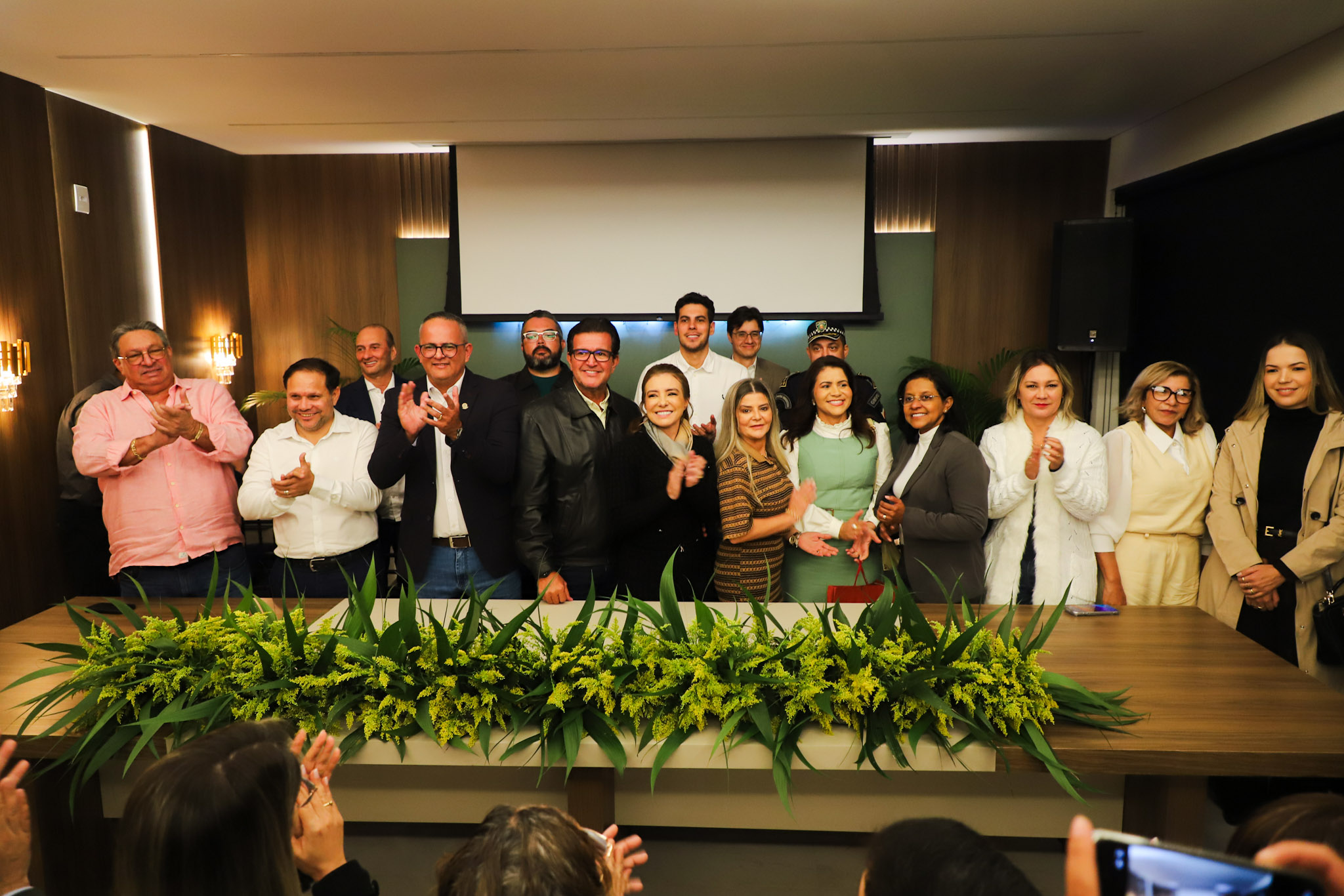 Flávia atende aposentados e anuncia mudanças no Previvag