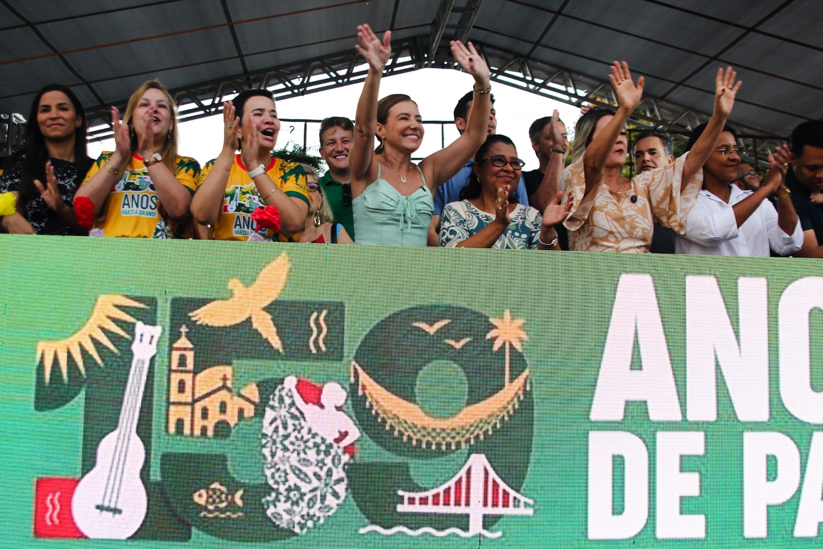 Flávia Moretti reúne autoridades e celebra nova fase de Várzea Grande em desfile dos 159 anos