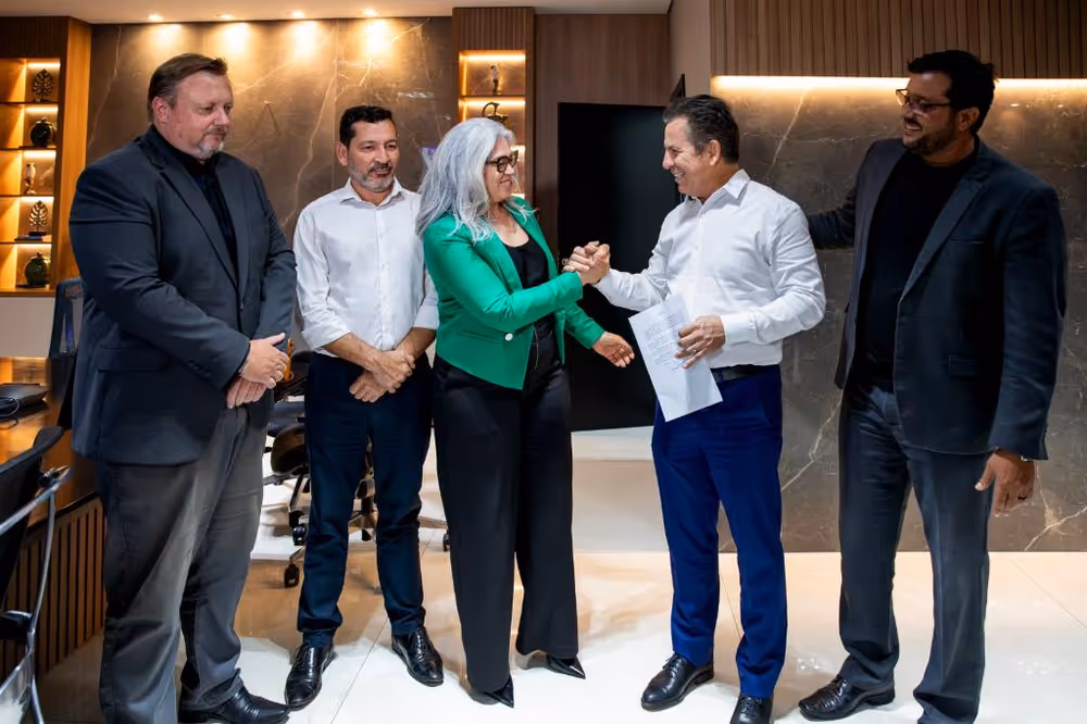 Governador autoriza concurso com 80 vagas para professor na Unemat com salário de até R$ 20 mil