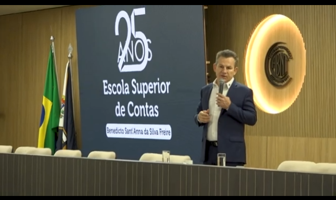 Governador de MT compartilha práticas de gestão pública em aula magna no TCE