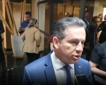 Governador Mauro Mendes critica Lúdio Cabral por aliança com Emanuel Pinheiro