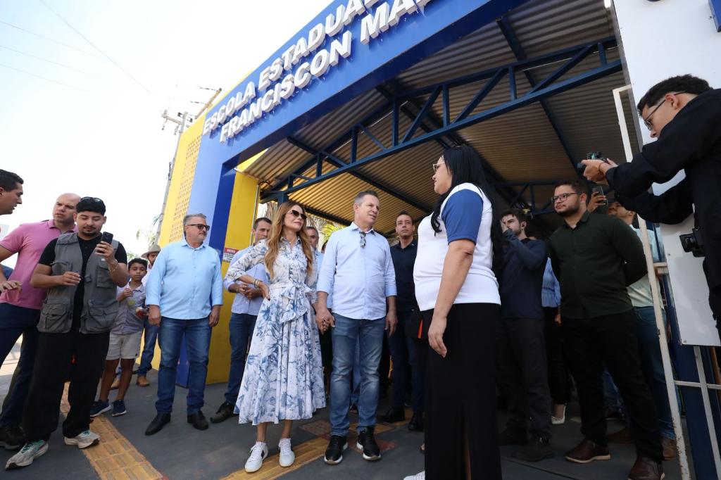 Governo de MT entrega chaves da casa própria para 200 famílias e anuncia investimentos