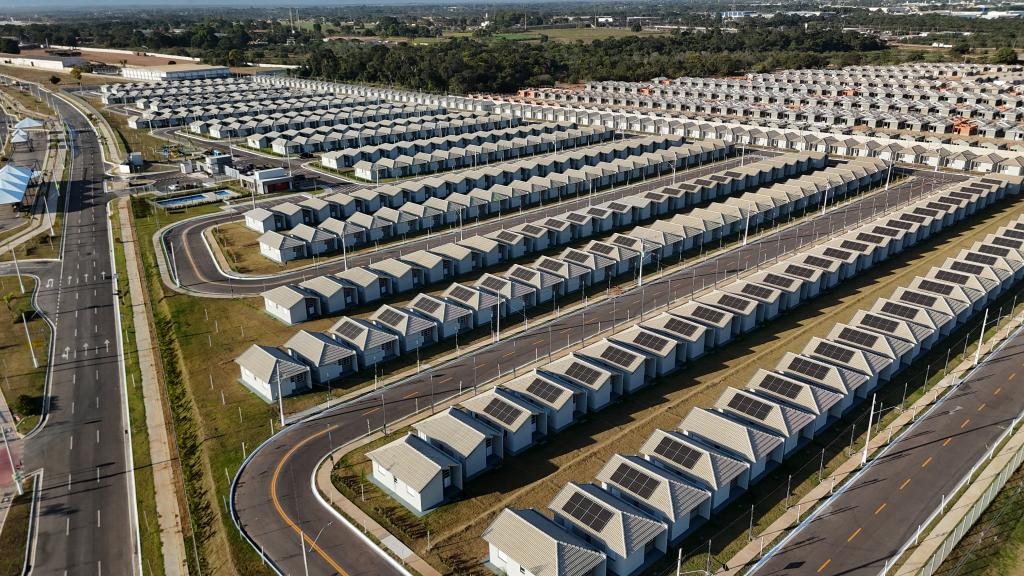 Governo do Estado entrega 441 casas em Cuiabá e projeta 100 mil moradias até 2030