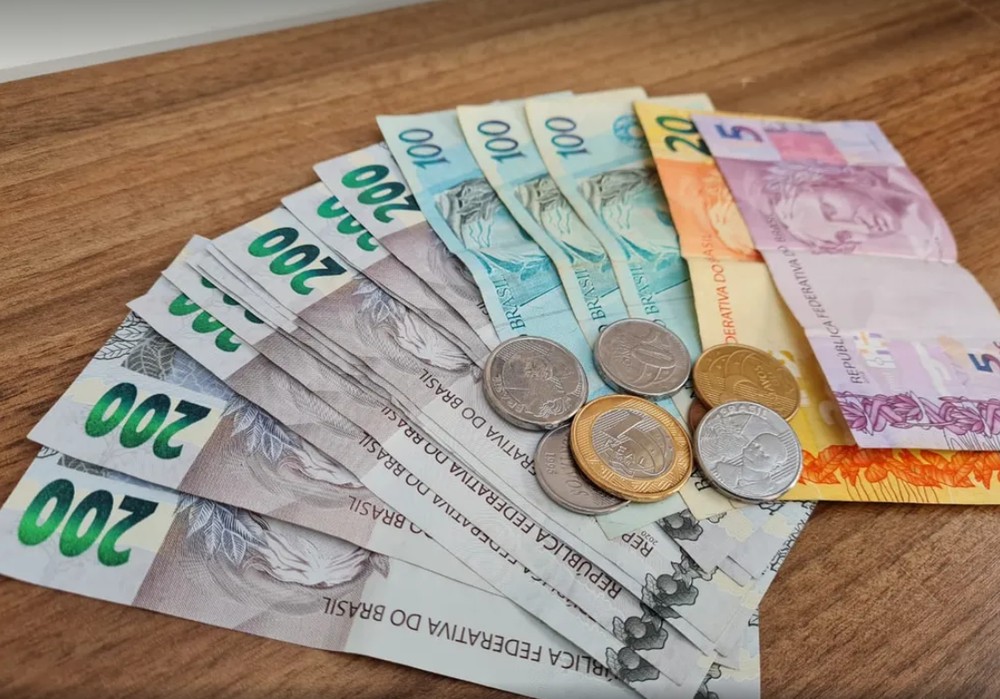 Governo reduz projeção do salário mínimo de 2026 para R$ 1.627