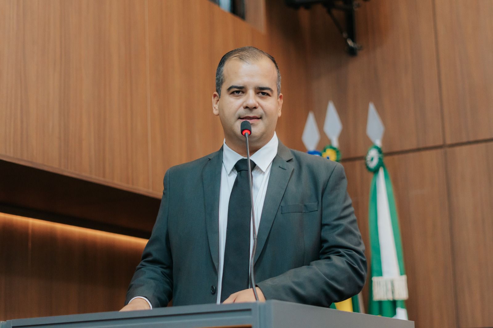 Ilde Taques cobra compromisso político e questiona articulação para mudar regimento