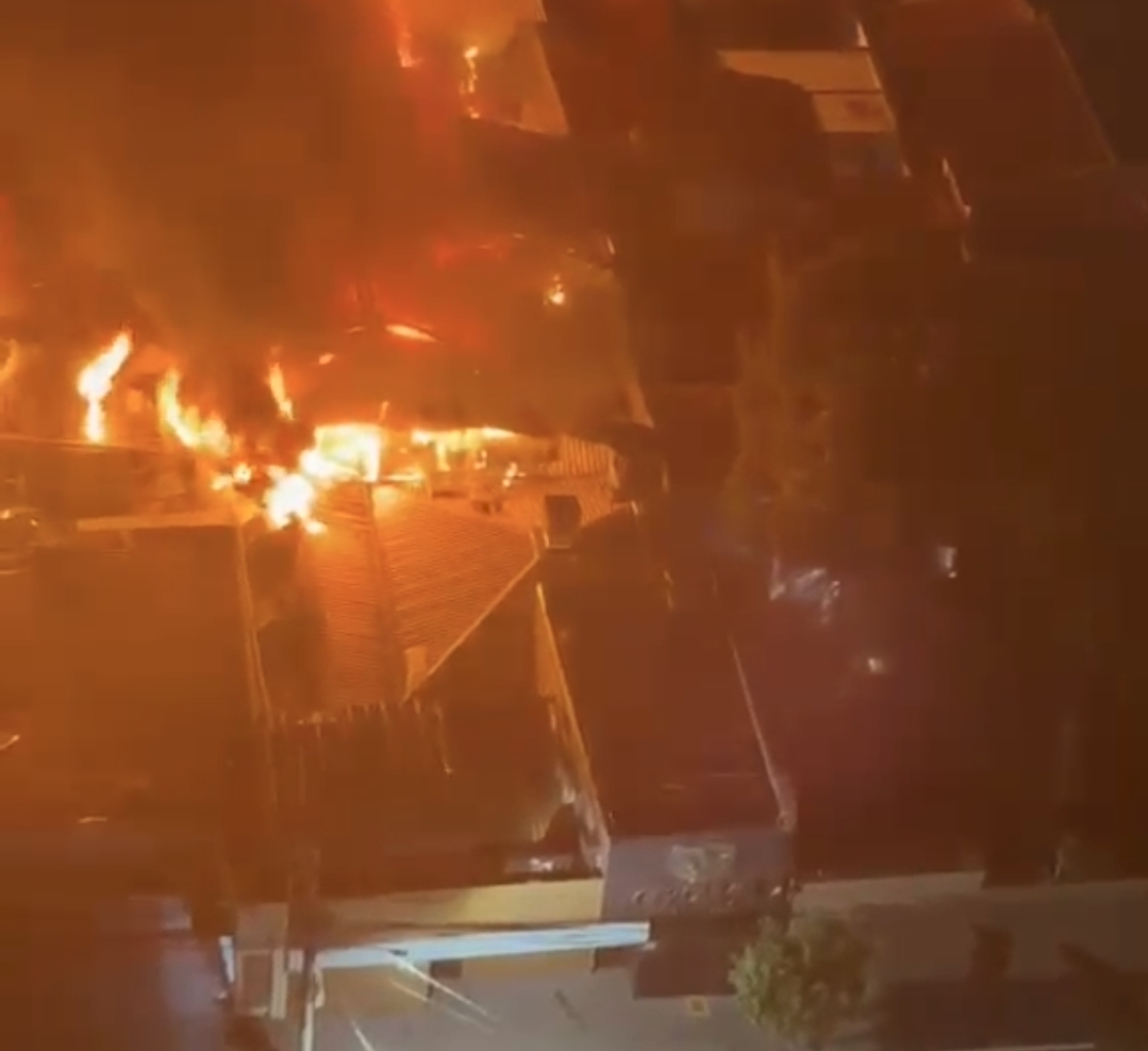 Incêndio atinge casa noturna tradicional de Cuiabá durante a madrugada