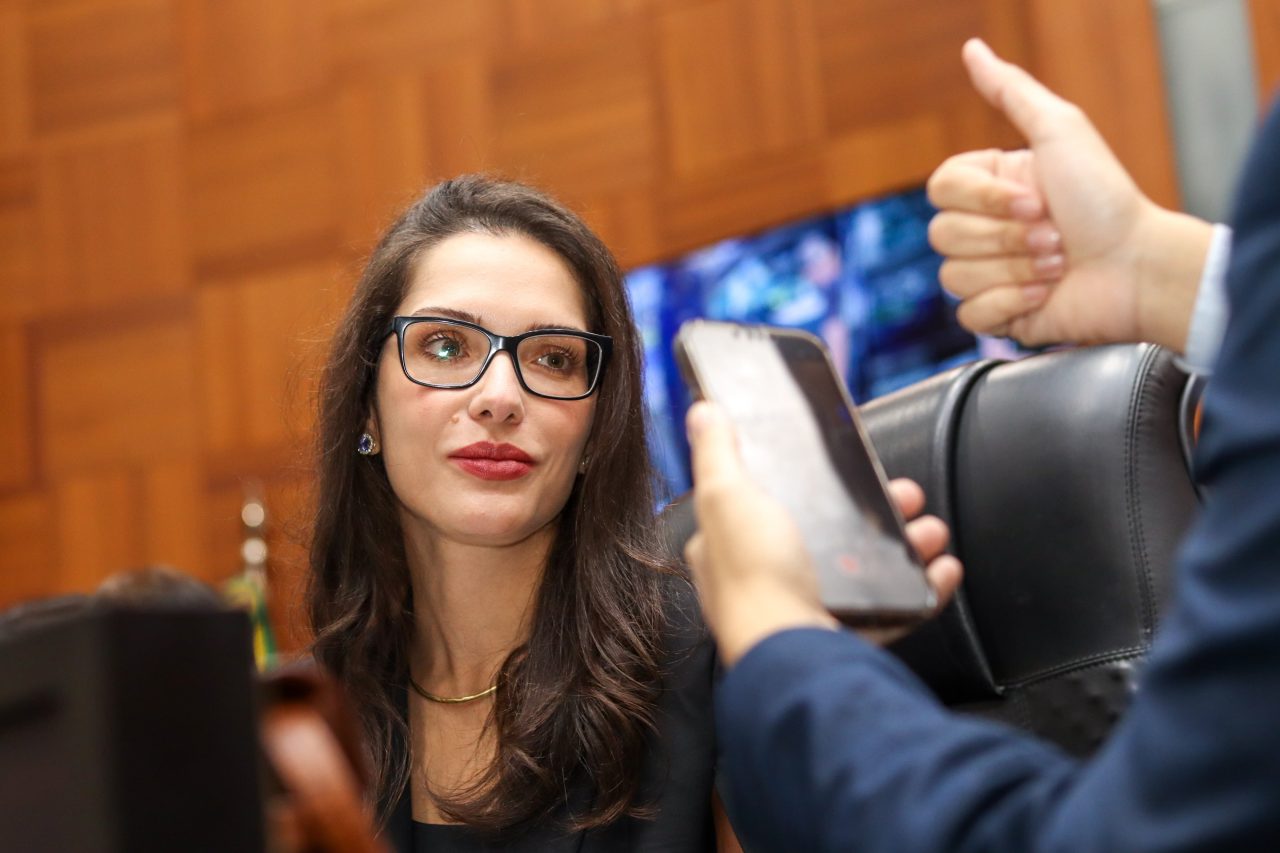 Janaina Riva anuncia convenção do MDB e alinha partido à direita em MT