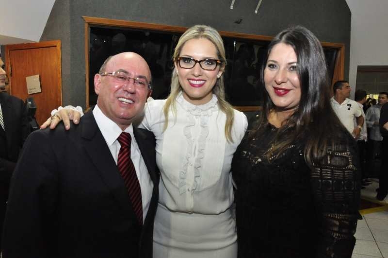 Janaína Riva diz ter orgulho do pai e rebate críticas: “Não vou esconder meu sobrenome"