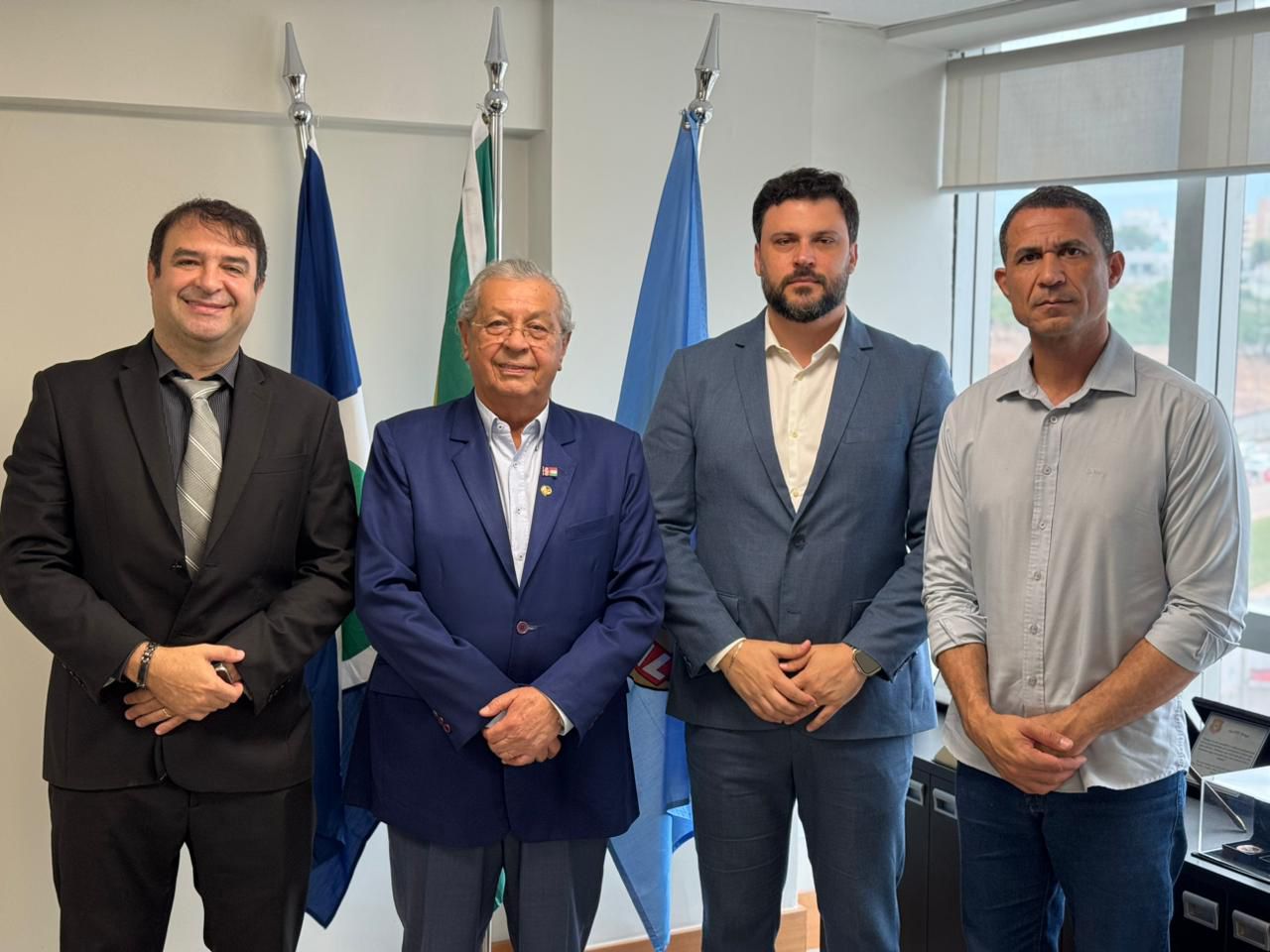 Jayme Campos defende uso de inteligência no enfrentamento ao crime organizado durante visita à PF