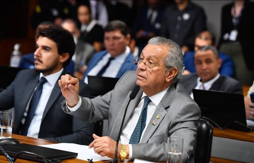 Jayme Campos propõe lei que obriga álcool gel gratuito em espaços públicos, privados e transportes