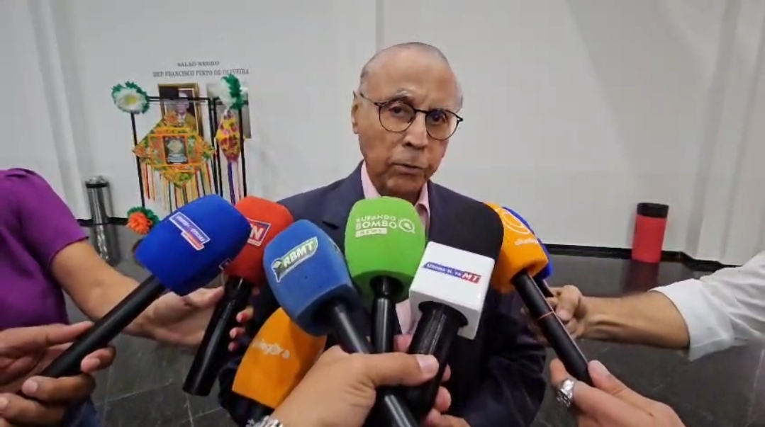 Júlio cobra ação contra abusos: “Servidor está atolado em dívidas”