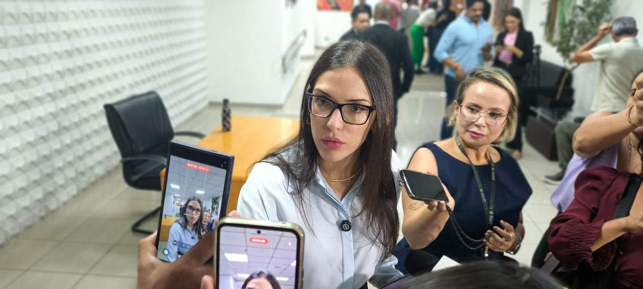Justiça concede medidas protetivas a Janaína Riva após ameaças de servidor em grupo de WhatsApp