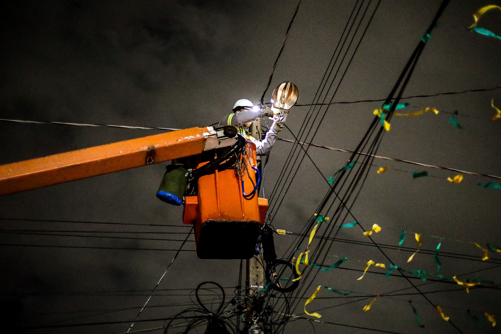 Limpurb moderniza iluminação pública de Cuiabá com quase 32 mil intervenções no primeiro semestre