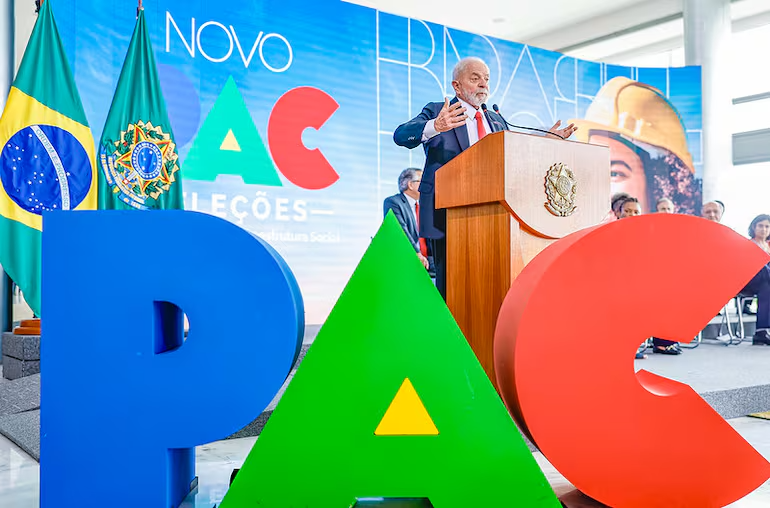 Lula reclama da ausência de governadores em evento sobre investimentos do PAC