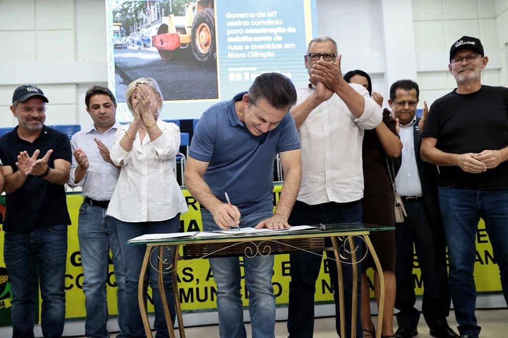 Mauro Mendes anuncia pacote de investimentos e construção de 96 casas em Nova Olímpia