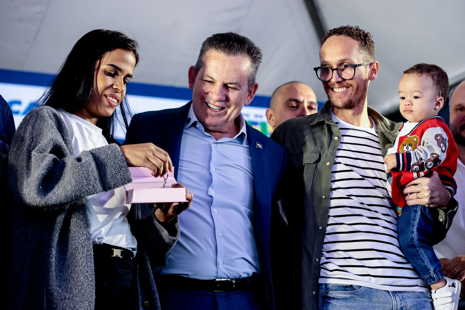 Mauro Mendes entrega mais de mil moradias e anuncia que Mato Grosso vai superar meta de 40 mil casas até 2026