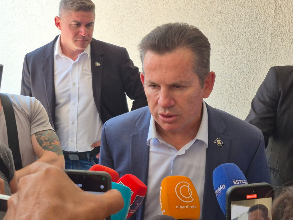 Mauro Mendes rebate Carlos Bolsonaro e critica polarização política: “Estou de saco cheio”