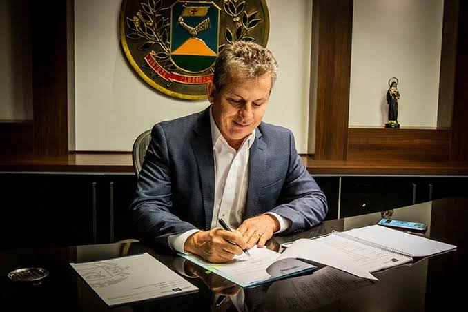 Mauro Mendes veta projeto de reajuste salarial do Judiciário por risco fiscal em MT