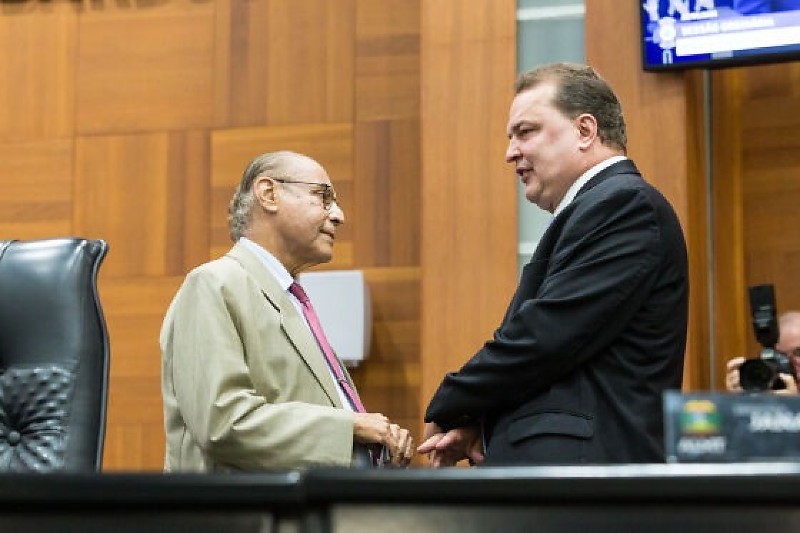 Max abre portas do Podemos e oferece fundo a Júlio Campos para disputa federal