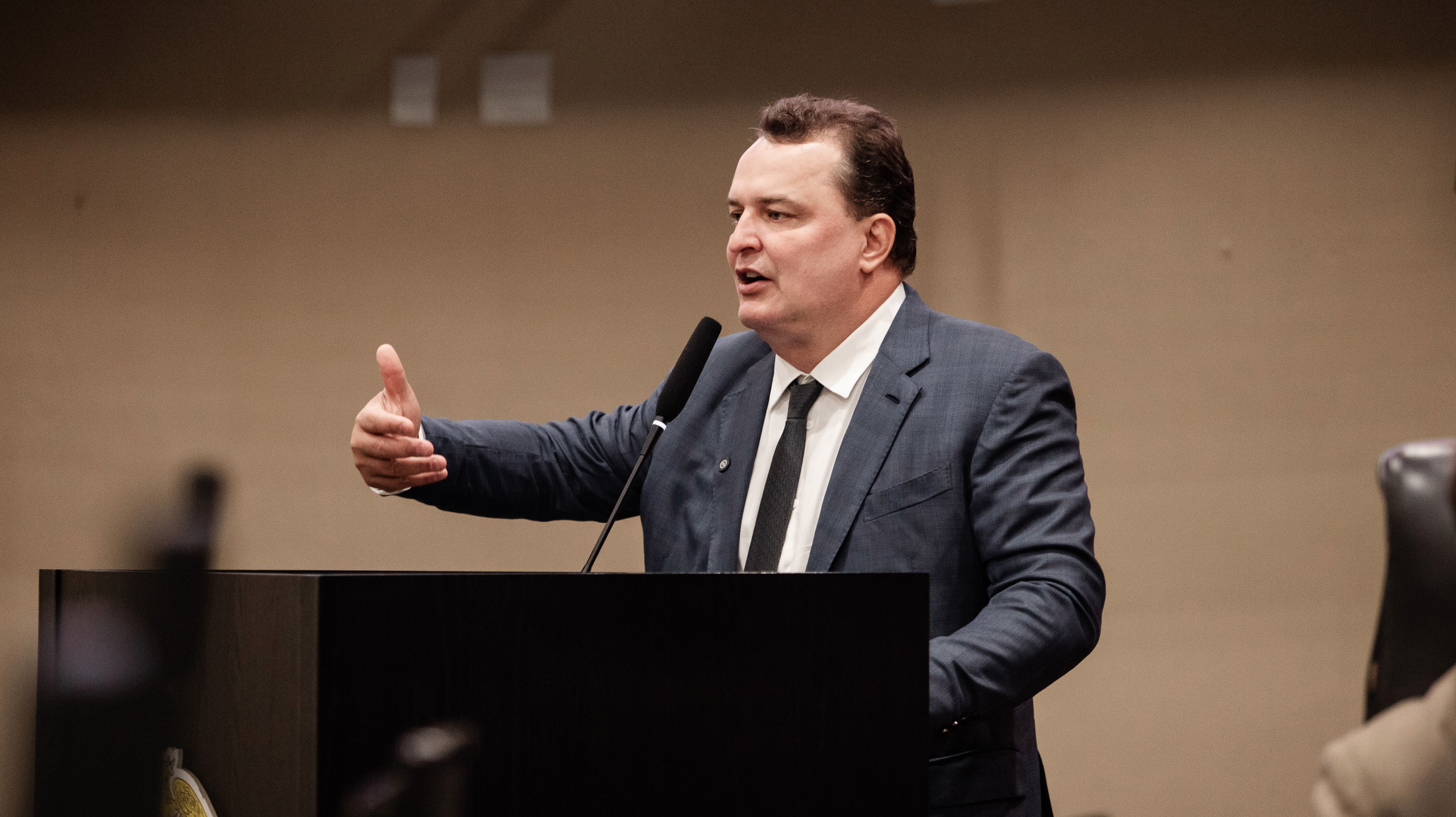 Max Russi comemora rejeição da “PEC da Blindagem” no Senado