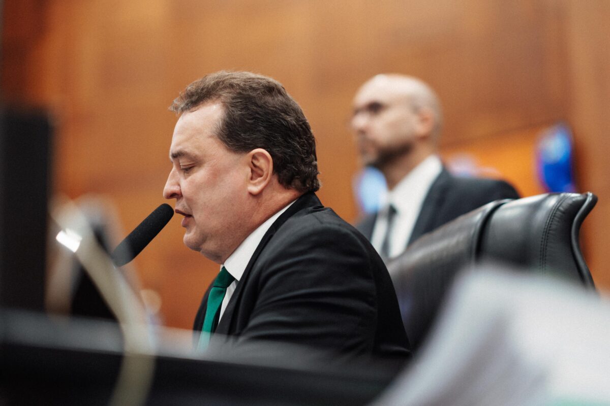 Max Russi defende combate à violência contra a mulher e exige cumprimento das leis